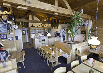 Bildbeschreibung: Restaurant mit Empfangsbereich und Bikers Corner.